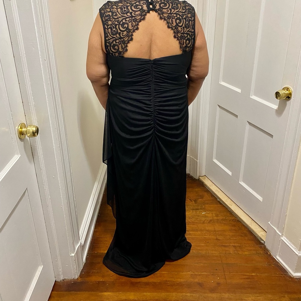 Black Xscape Woman Lace Shoulder Evening